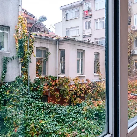 Flat W Balcony 8 Min To Kadikoy Square Daire